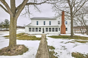 Inviting Ashland Farmhouse 7 Mi to Downtown!